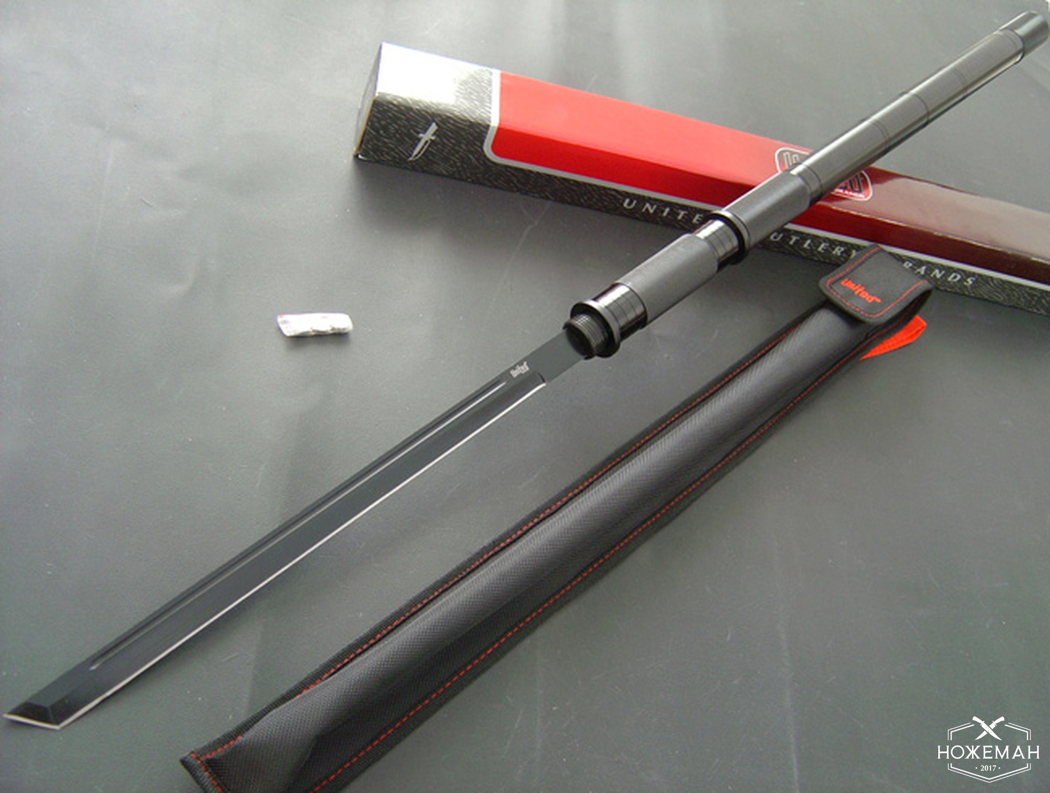 Боевой куботан с фонариком - купить дубинку для самообороны в Украине