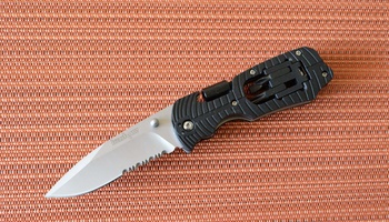 Уцінка(не тримається бітотримач) Нож Kershaw Select Fire black serrated