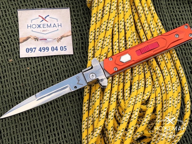 Полуавтоматический стилет бокового выброса AKC