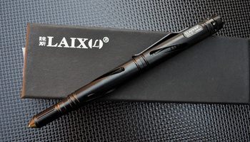 Тактическая ручка Laix с фонариком